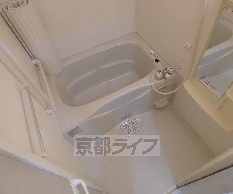 バス・シャワールーム　ゆったりくつろげるお風呂です。