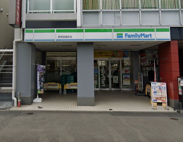 コンビニ　ファミリーマート 新宿信濃町店（コンビニ）まで172m