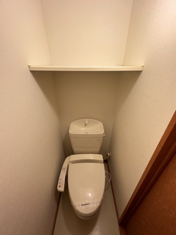 トイレ　※類似物件の写真となります。現状優先。