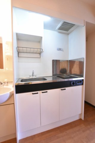 キッチン　同物件、別号室の写真です。