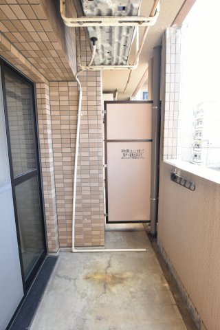バルコニー　同物件、別号室の写真です。