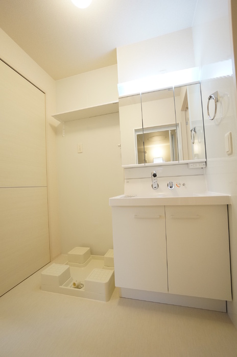 上越新幹線 新潟駅 バス乗車時間：19分 最寄りバス停で下車 徒歩4分 2階建 築12年の内装写真