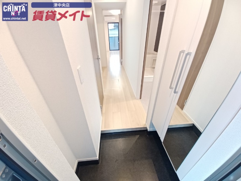 玄関　反転タイプ参考写真
