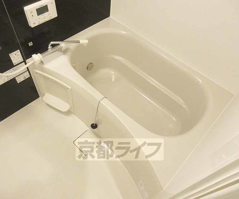 バス・シャワールーム　ゆったり広いお風呂です。