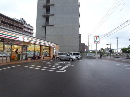 コンビニ　セブンイレブン福岡港2丁目店（コンビニ）まで180m