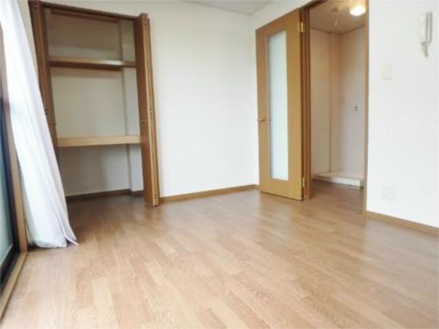 居室・リビング　キレイなフローリングのお部屋です