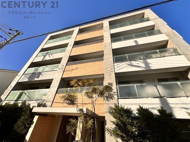 建物外観　オートロックで外部の人間が簡単に出入りできないため安心です。