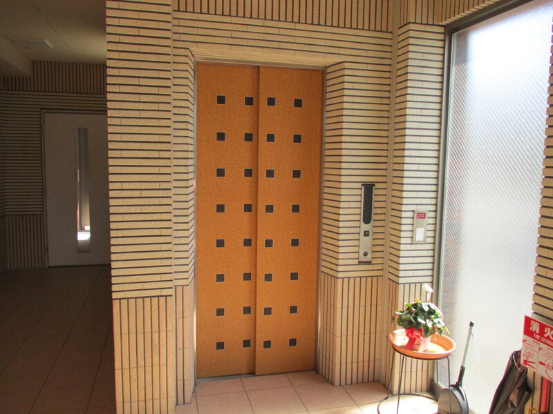 エントランス　建物の内部です