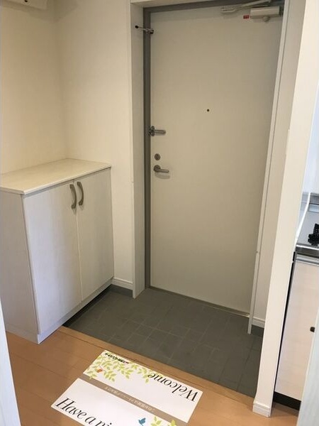 地下鉄東山線 本陣駅 徒歩10分 4階建 築11年の玄関写真