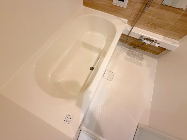 バス・シャワールーム　広めのお風呂は一日の疲れを癒してくれます。