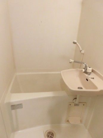 バス・シャワールーム　参考写真：別部屋タイプ
