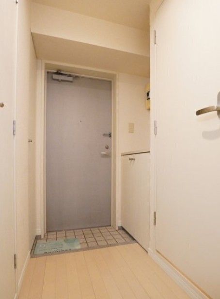 玄関　参考写真：別部屋タイプ