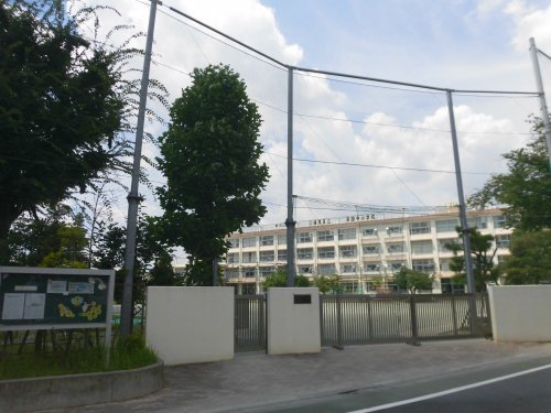 小学校　練馬区立南田中小学校（小学校）まで366m