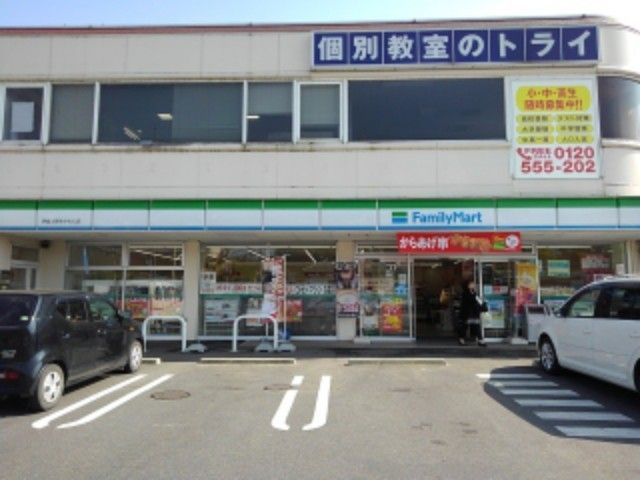 コンビニ　ファミマ伊賀上野あかもん店様（コンビニ）まで450m