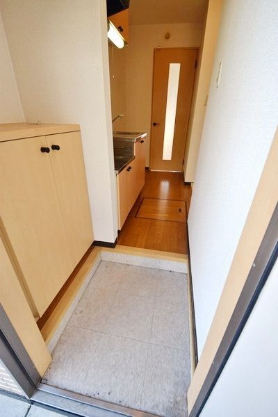 多摩都市モノレール 多摩動物公園駅 徒歩5分 2階建 築25年の玄関写真