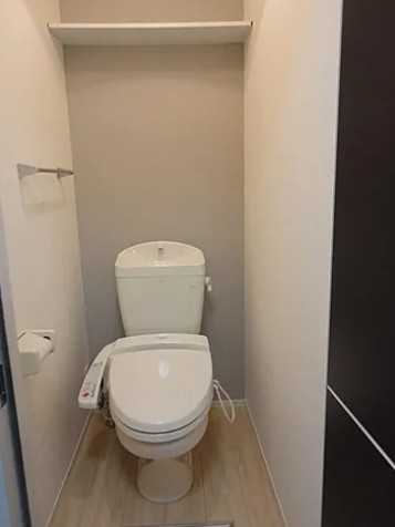 ＪＲ山手線 恵比寿駅 徒歩9分 2階建 築18年のトイレ写真