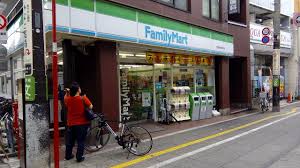 コンビニ　ファミリーマート松陰神社駅前店（コンビニ）まで89m