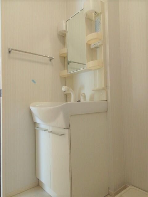 洗面設備　写真は別の部屋のものです。