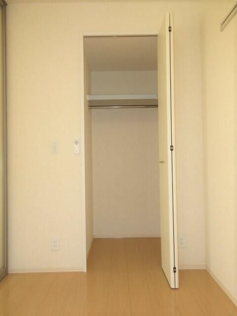 収納　写真は別の部屋のものです。