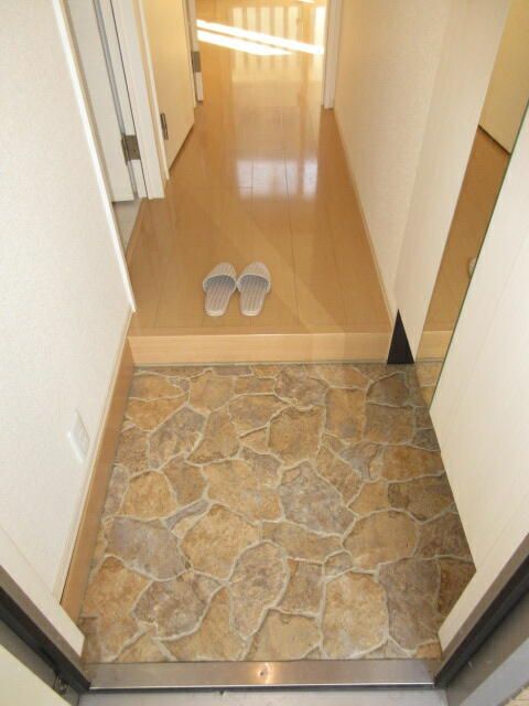 玄関　写真は別の部屋のものです。
