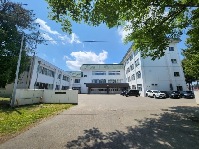 中学校　帯広市立翔陽中学校（中学校）まで2203m