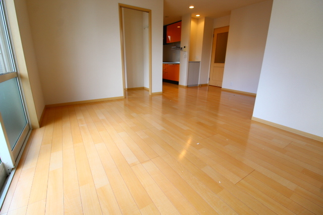 フロントフィールド上穂積の居間写真