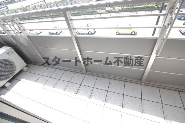 バルコニー　開放的で明るい空間を演出してくれるバルコニーです