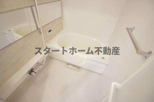 バス・シャワールーム　ゆったり過ごせるお風呂です