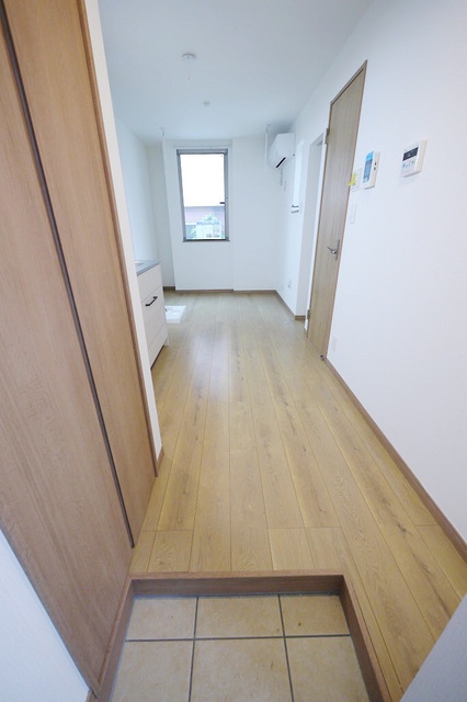 玄関　※同物件参考写真