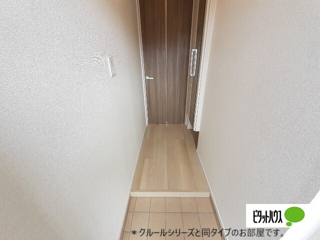 玄関　同タイプ室内