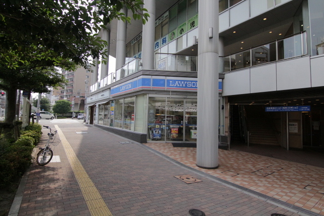 コンビニ　ローソン平尾駅前店（コンビニ）まで100m