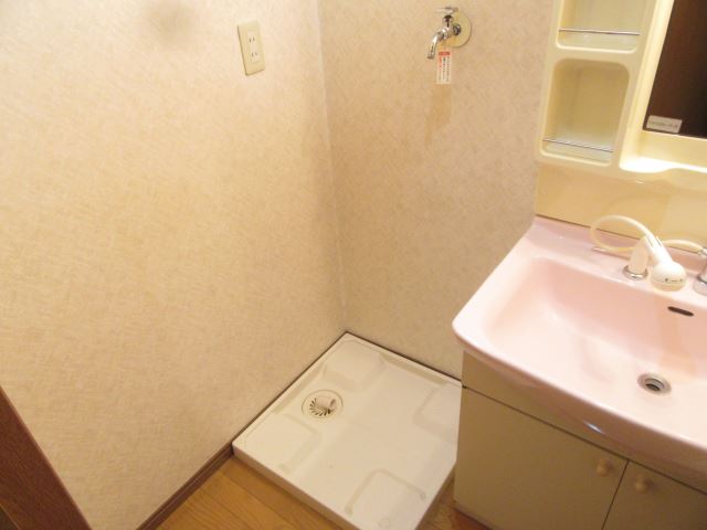 洗面設備　洗濯機置場もついてます