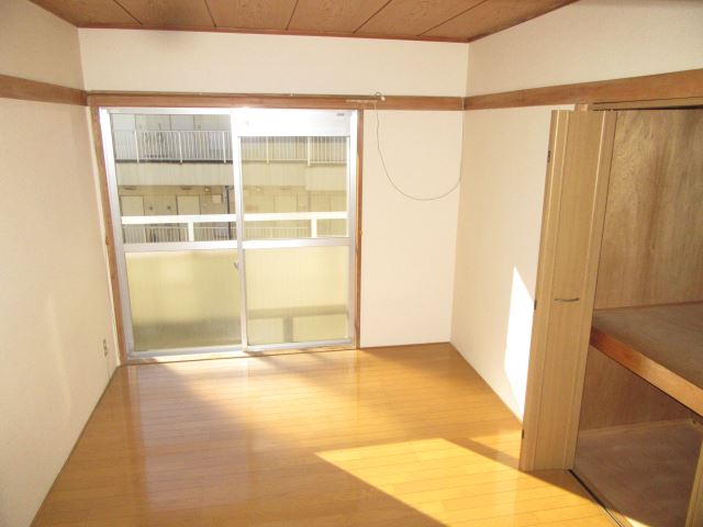 居室・リビング　日当たり良好のお部屋です