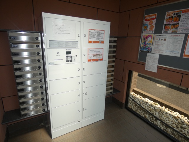 エントランス　宅配BOX