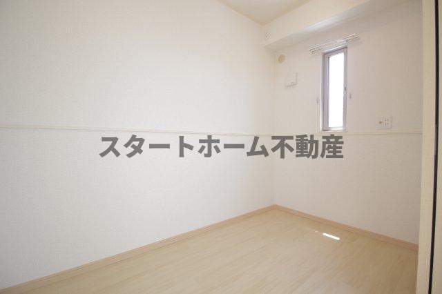 その他部屋・スペース　開放的な寝室です