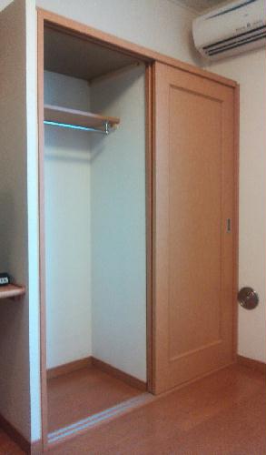 収納　衣類がたくさん掛けられます