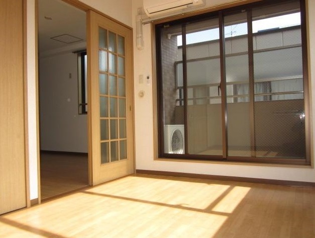 居室・リビング　フローリングな室内！