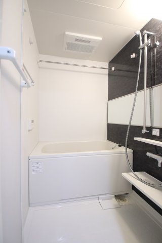 バス・シャワールーム　落ち着いた空間のお風呂です