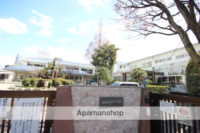 小学校　本川町（小学校）まで277m