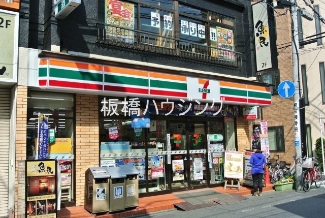 コンビニ　セブンイレブン北区滝野川6丁目店（コンビニ）まで202m