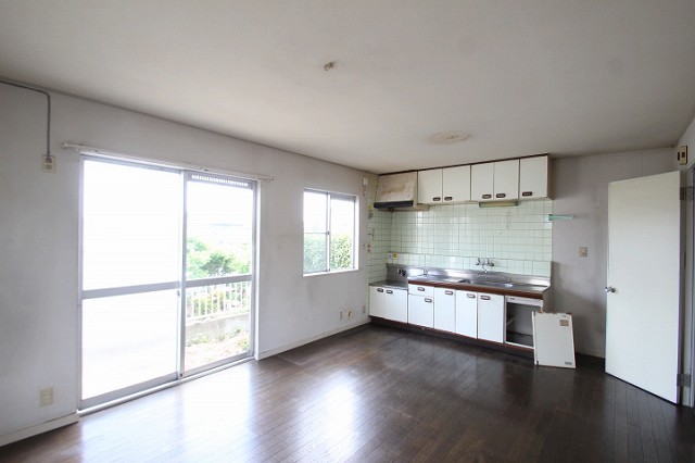 居室・リビング　同物件別室