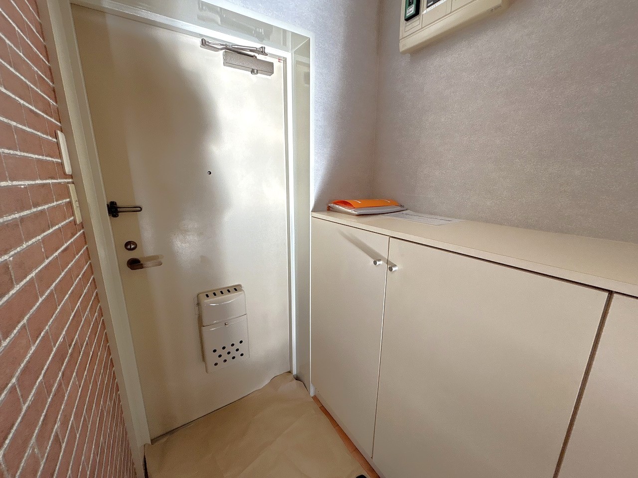 玄関　※別部屋参考写真