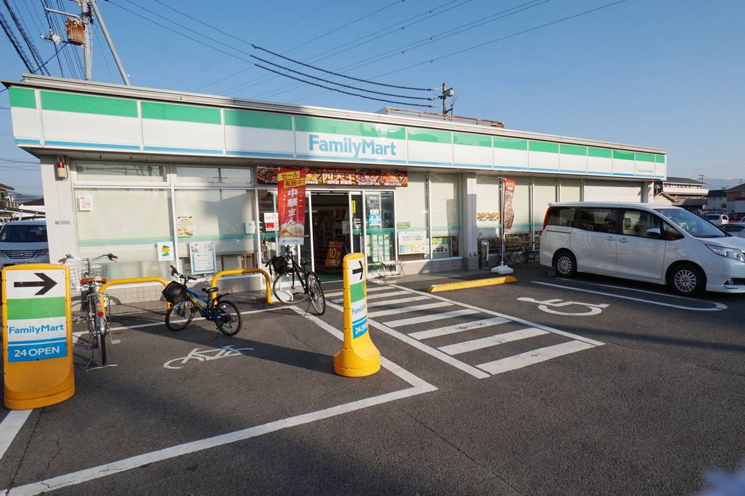 コンビニ　ファミリーマート松山はなみずき通り店（コンビニ）まで63m