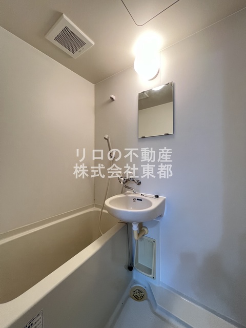 バス・シャワールーム　バストイレ別！湯船につかることで日頃の疲れを癒せます♪