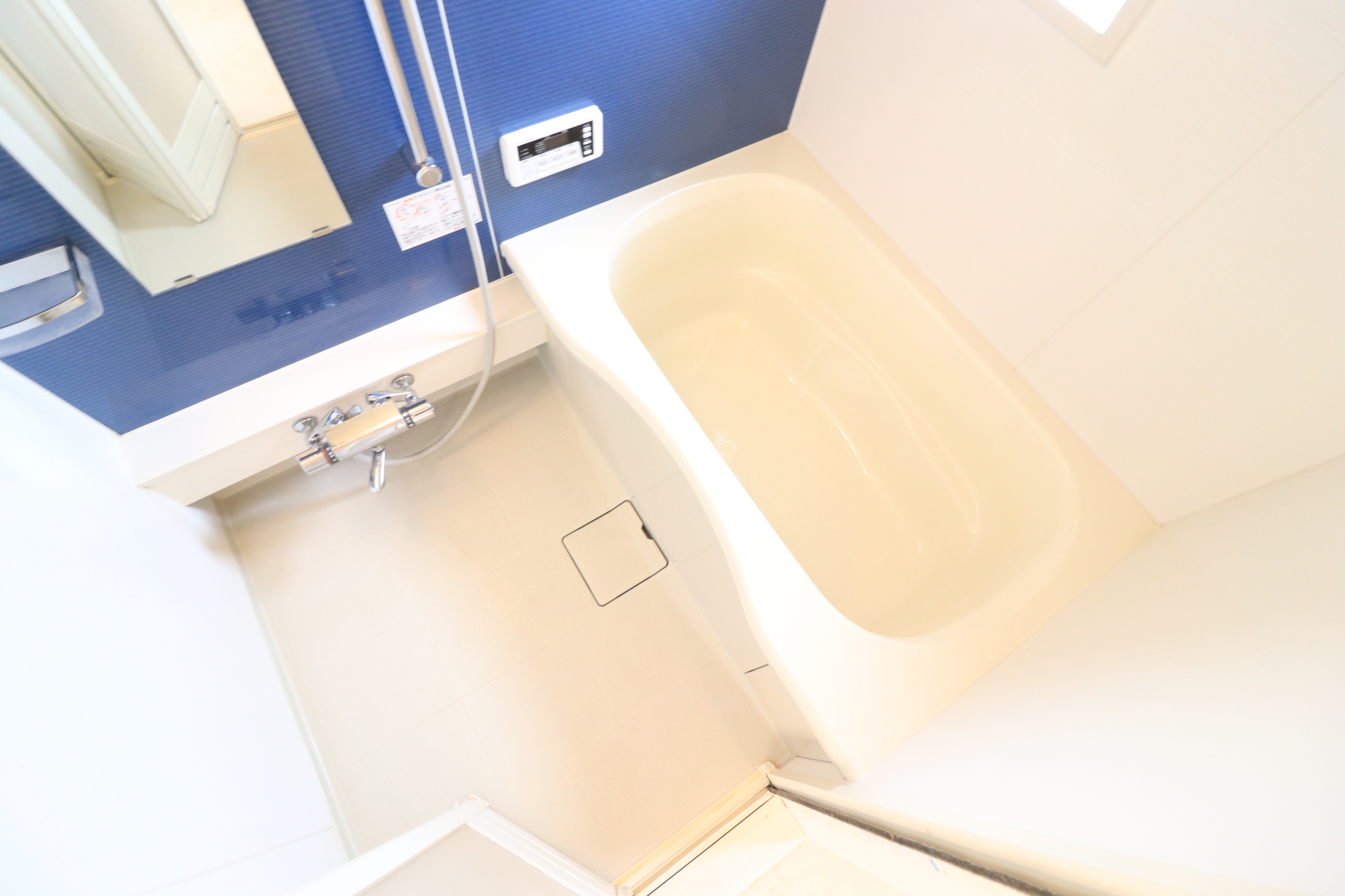 バス・シャワールーム　追い炊き機能付き♪