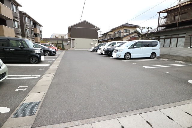 【倉敷市東塚のアパートの駐車場】