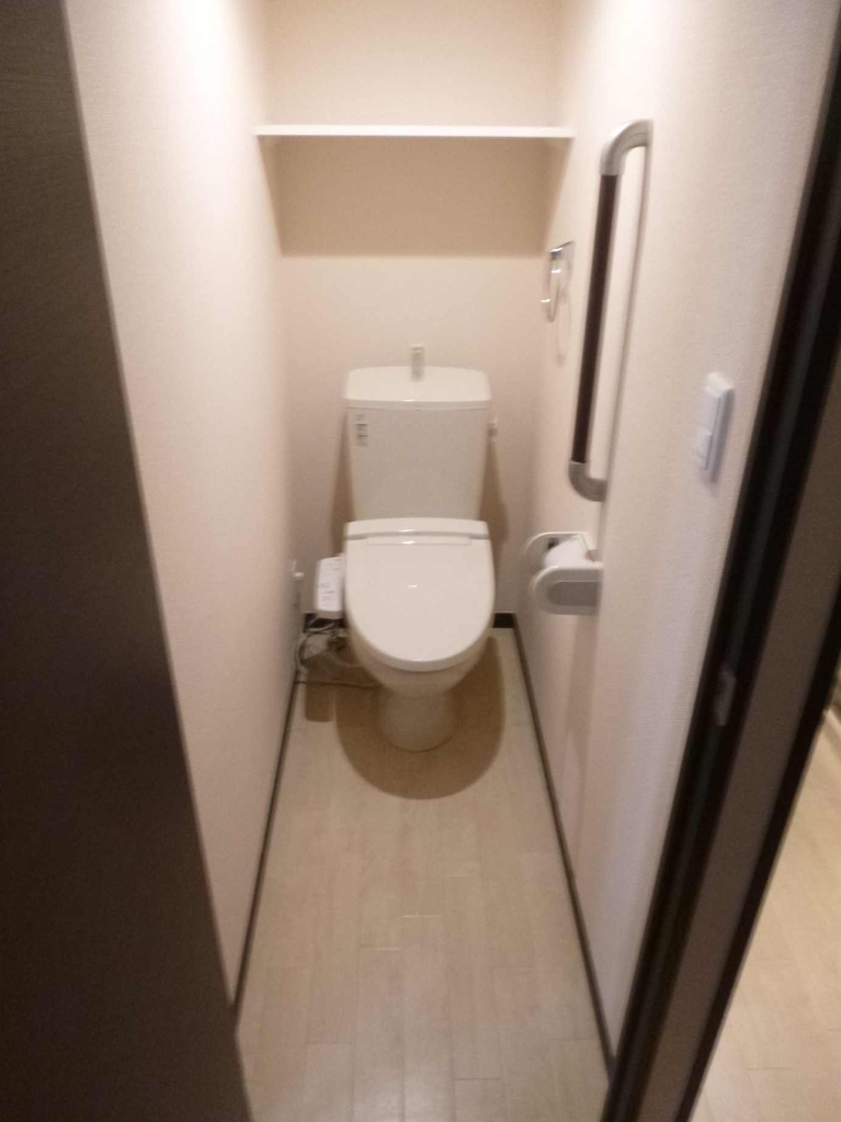 トイレ　温水洗浄便座