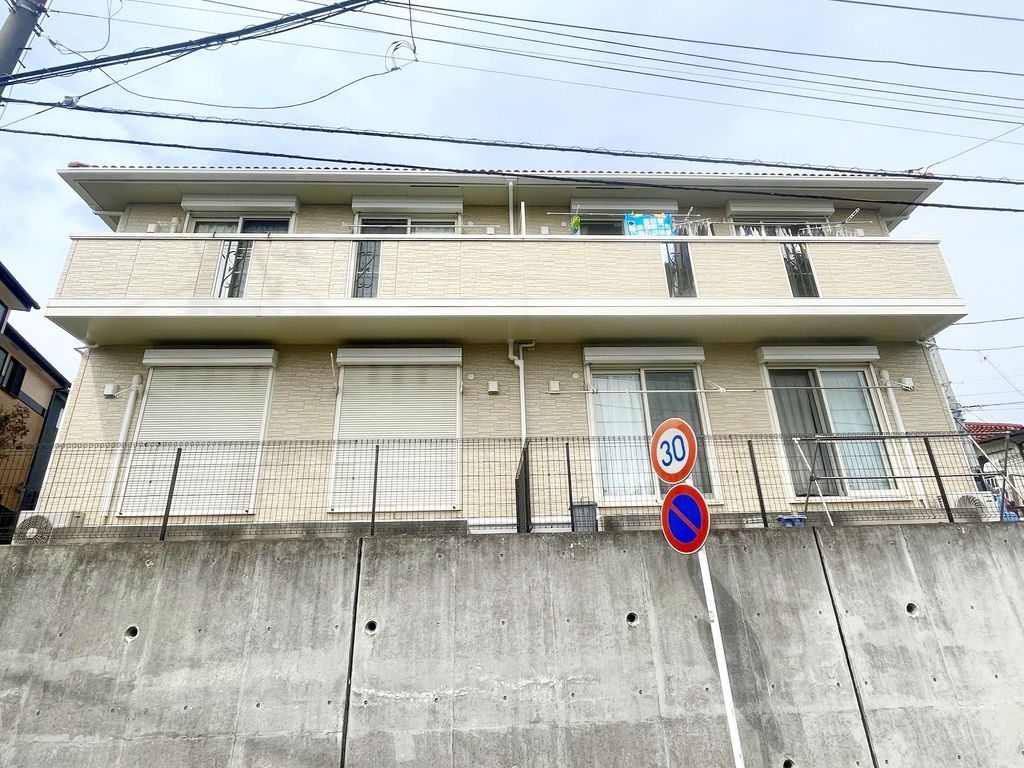 横浜市泉区白百合のアパートの建物外観