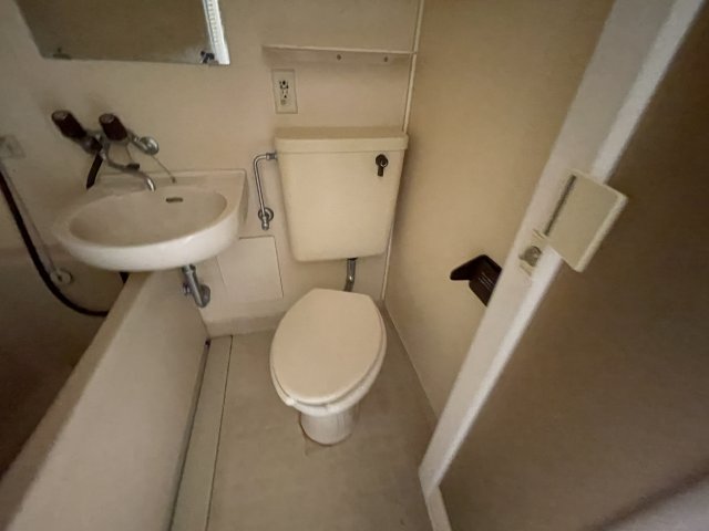 【神戸市兵庫区西多聞通のマンションのトイレ】