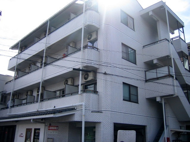 広島市佐伯区坪井のマンションの建物外観